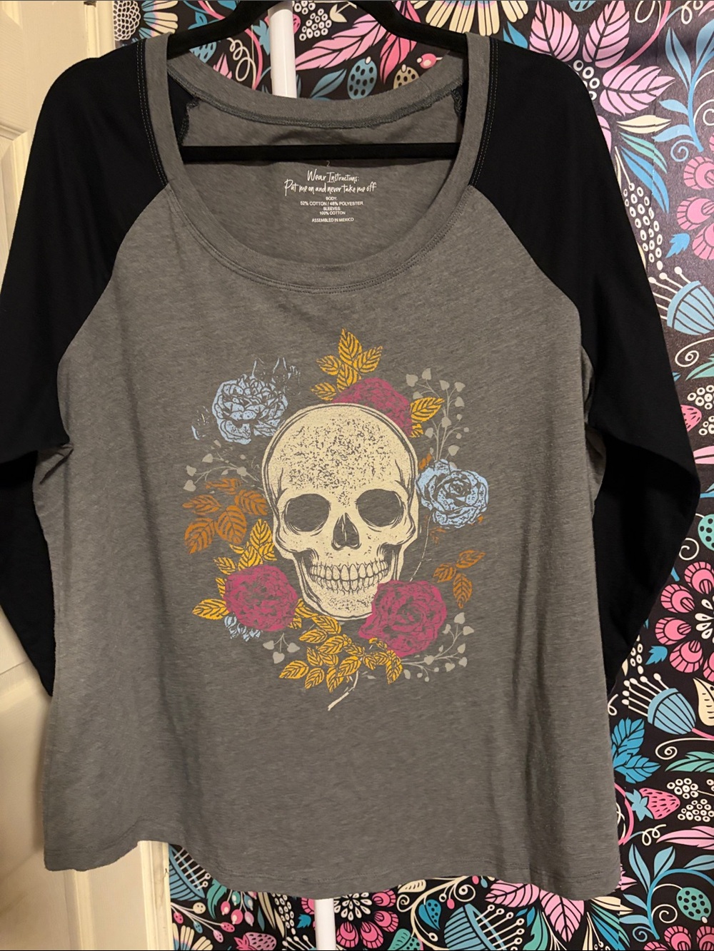 torrid Gray and Black Raglan Skull Floral 3/4 Sleeve Tee